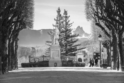 Pau, place Royale et l'ossau en arrière plan